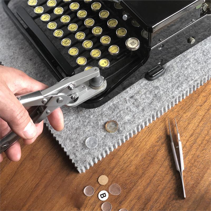 Hello QWERTY Typewriter Keyring Pliers Kit