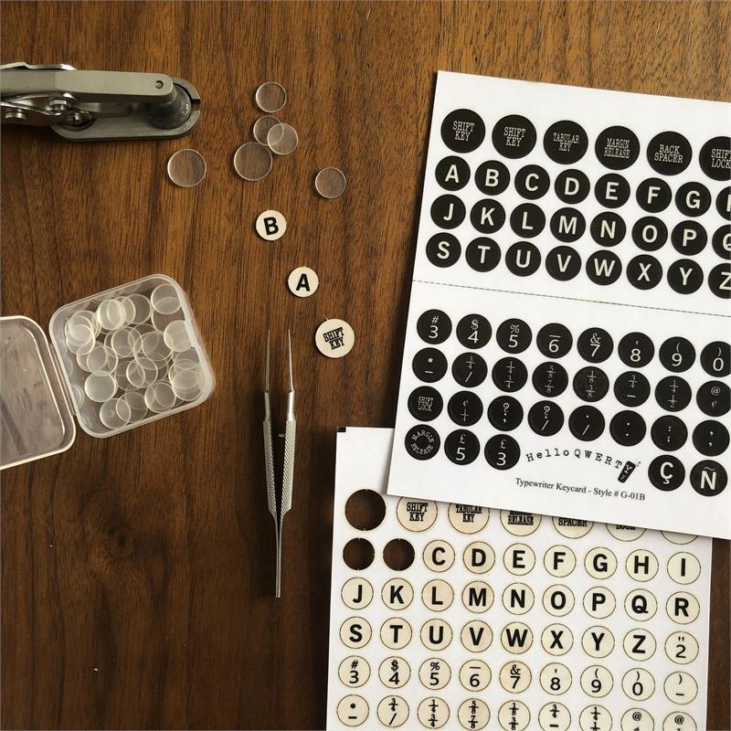 Hello QWERTY Typewriter Keyring Pliers Kit